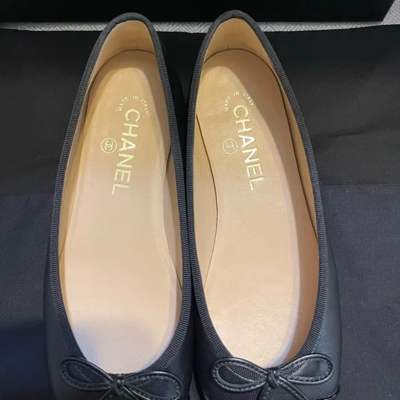 SOLD! Chanel Lambskin Ballet Flats - Picture 6 of 15